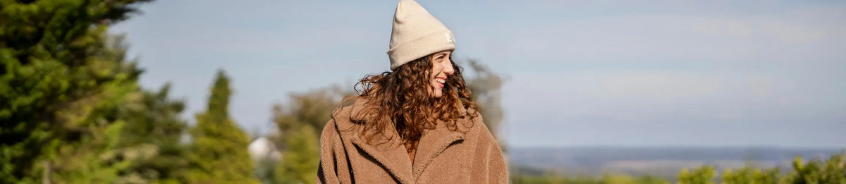 Quels sont les meilleurs accessoires pour cheveux bouclés cet hiver ?