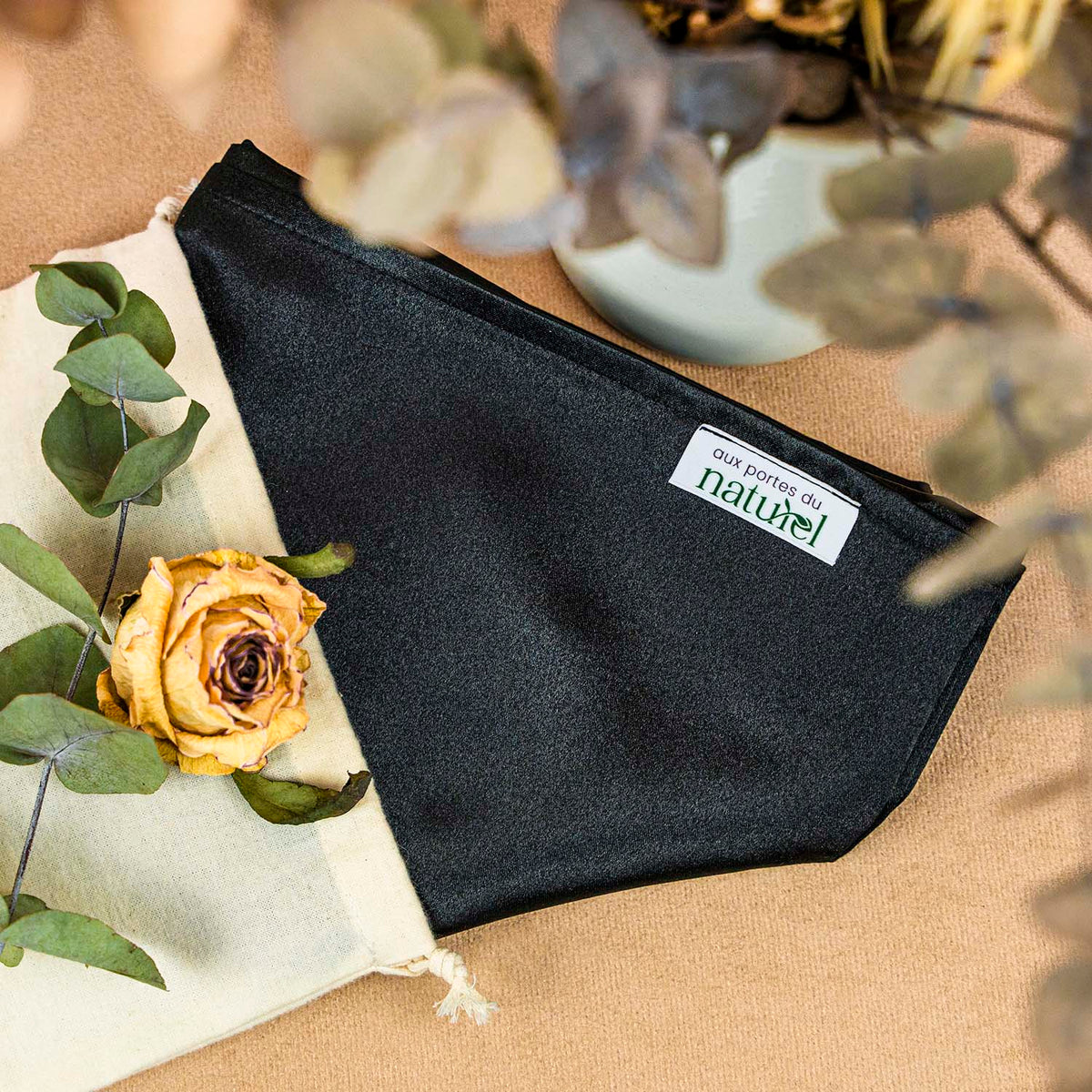 TAIE D'OREILLER EN SATIN NOIR